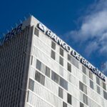 Sede do Banco Central em Brasília e representação de indicadores econômicos