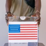 Urna eletrônica em seção de votação durante as eleições no Brasil