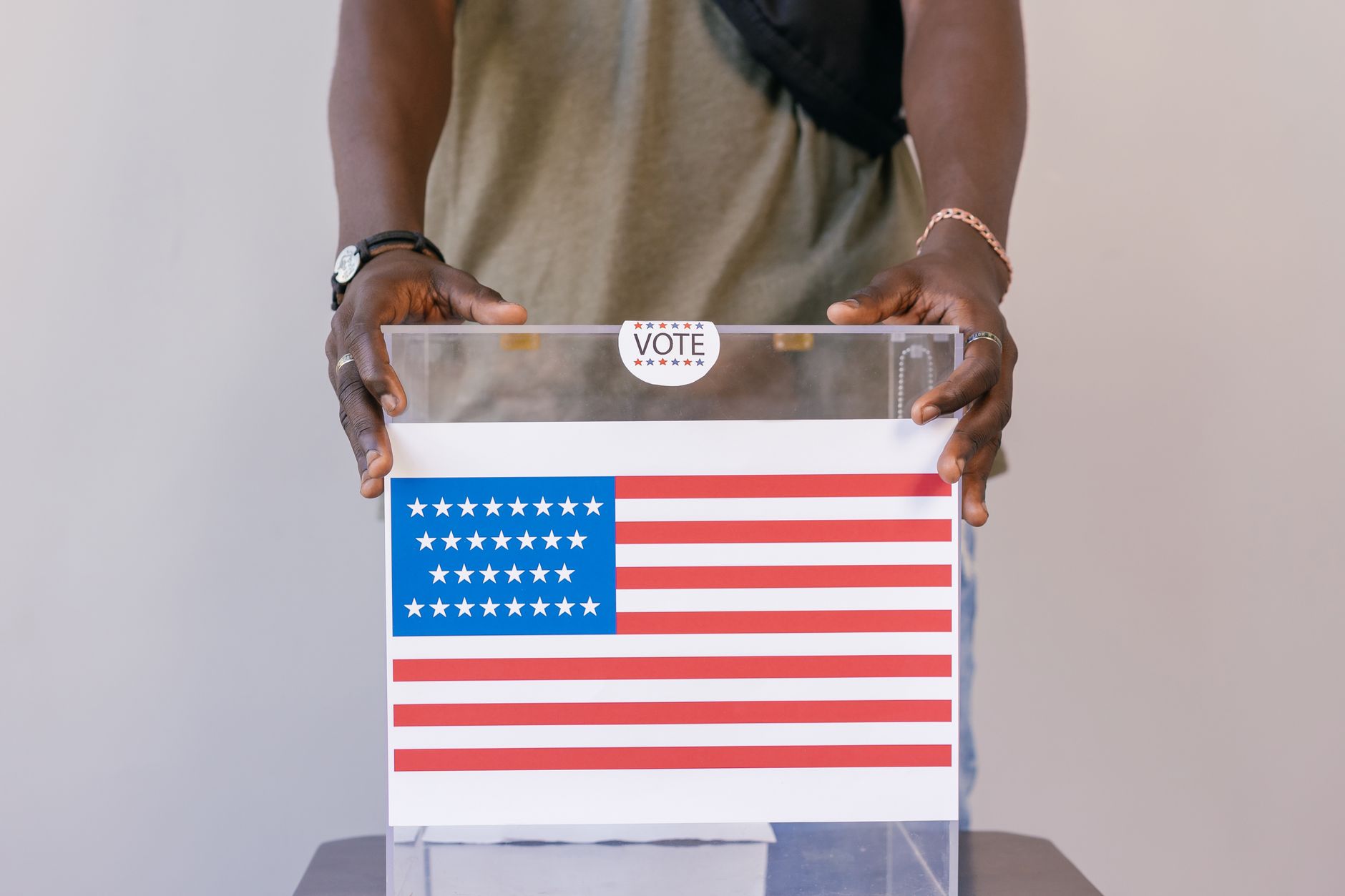 Urna eletrônica em seção de votação durante as eleições no Brasil