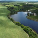 Plantação de cana-de-açúcar no Brasil associada à produção de biocombustíveis sustentáveis