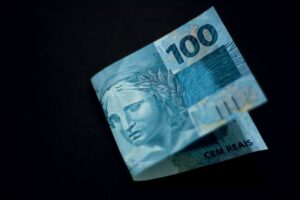 Notas de Real e representação de economia e finanças no Brasil