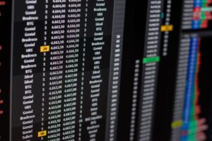 Painel de cotações e movimentação na Bolsa de Valores brasileira durante pregão em outubro de 2026.
