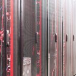 Servidores de computação em nuvem em centro de dados tecnológico