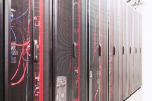 Servidores de computação em nuvem em centro de dados tecnológico