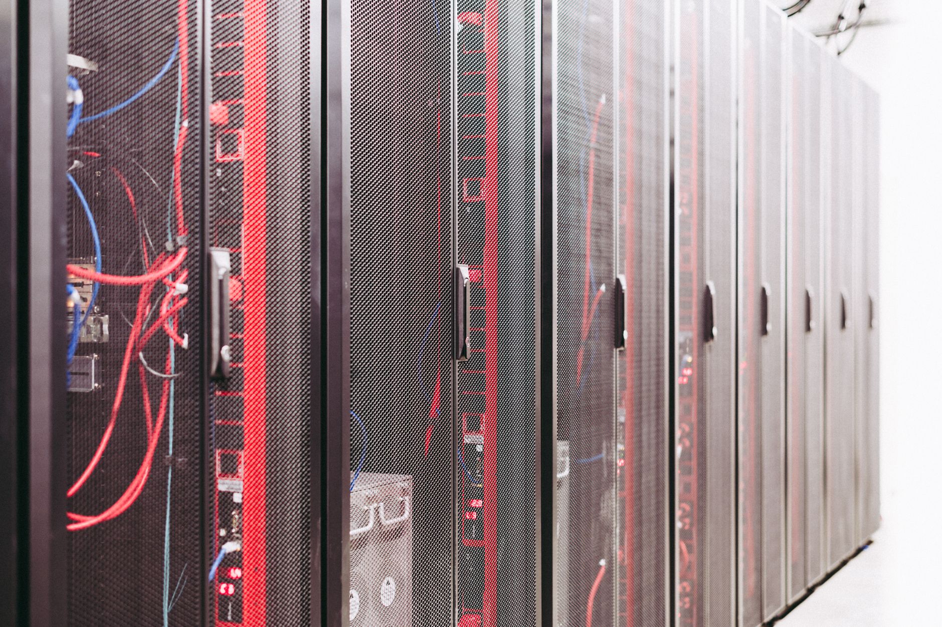 Servidores de computação em nuvem em centro de dados tecnológico